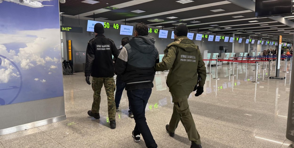 Katowice Airport. Wenezuelczyk chciał zwiedzać Sosnowiec, Kolumbijczyk...