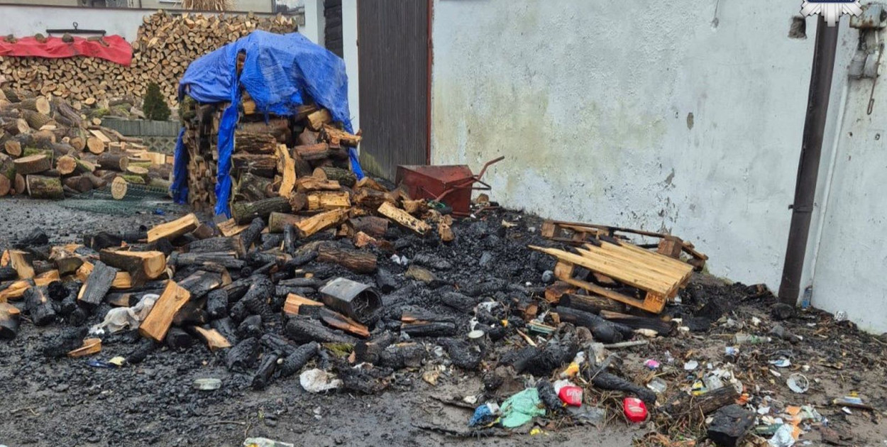 Pożar przy ul. Tarnogórskiej. Tuż pod bokiem policjantów