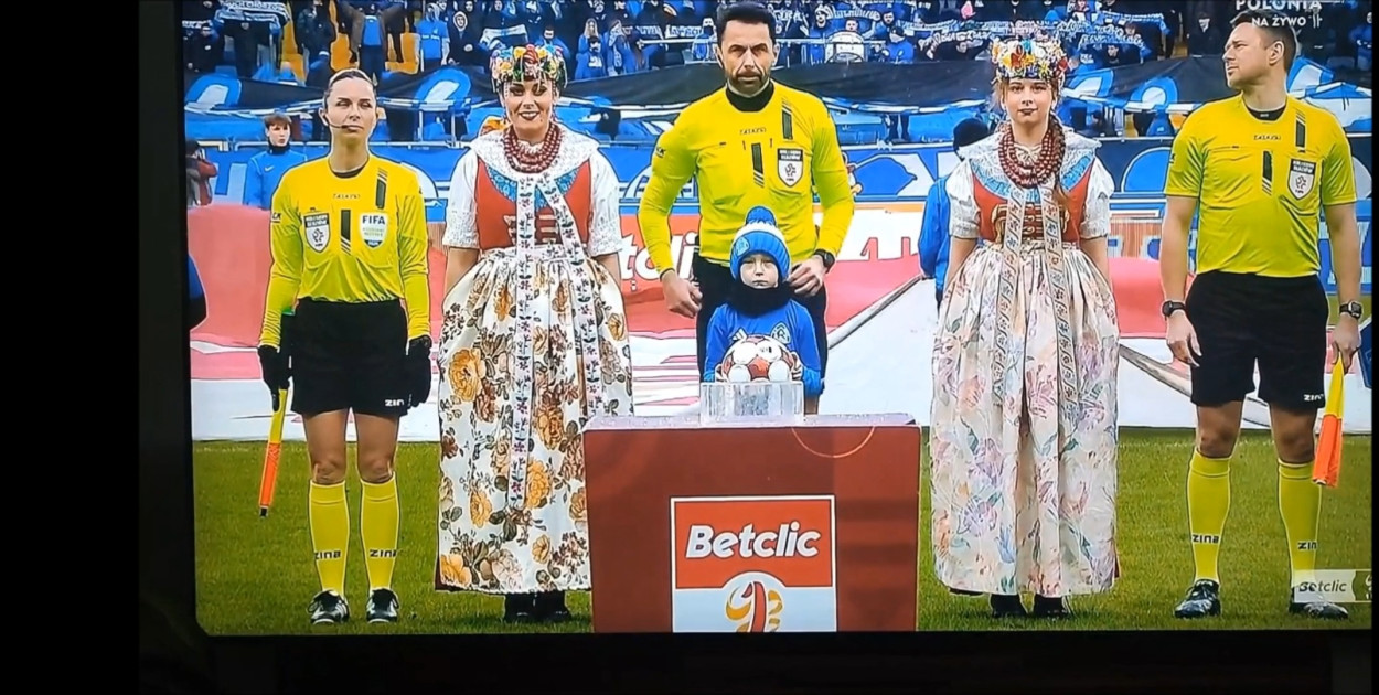 Nasze gospodynie wyprowadziły na boisko piłkarzy Ruchu Chorzów