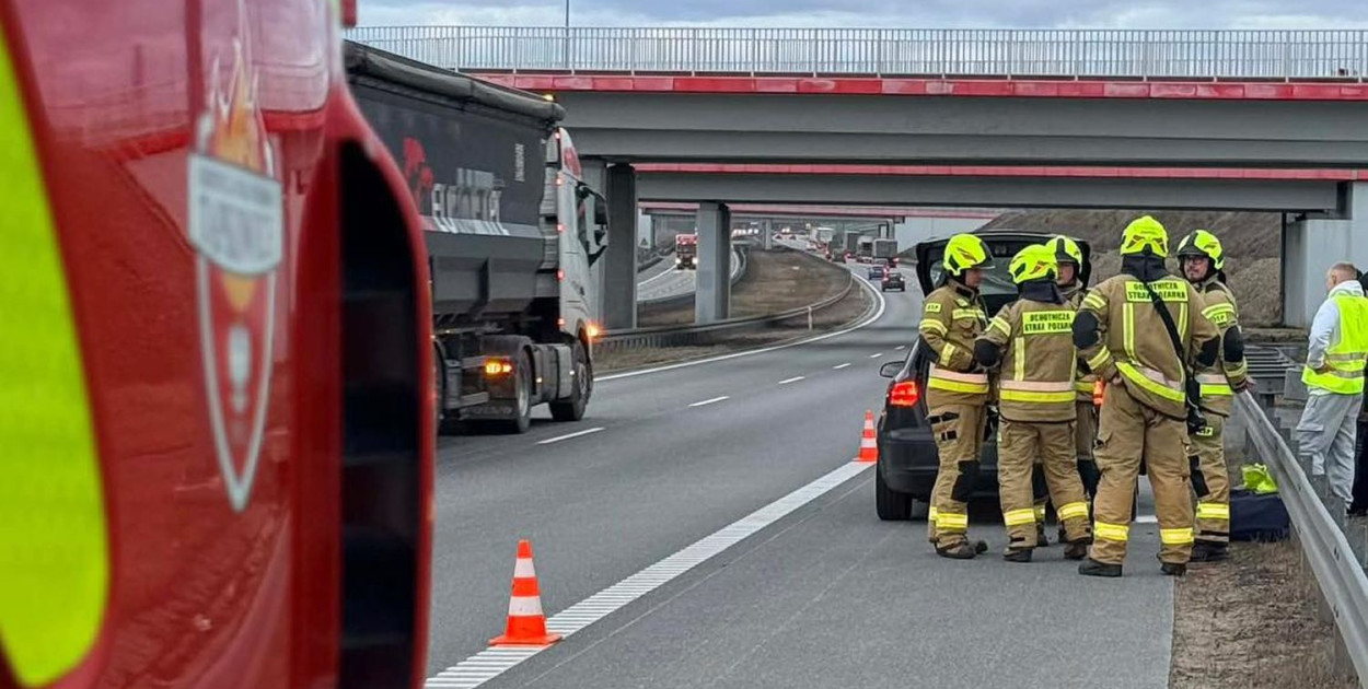 Pożar na autostradzie. Zapaliła się opona w audi