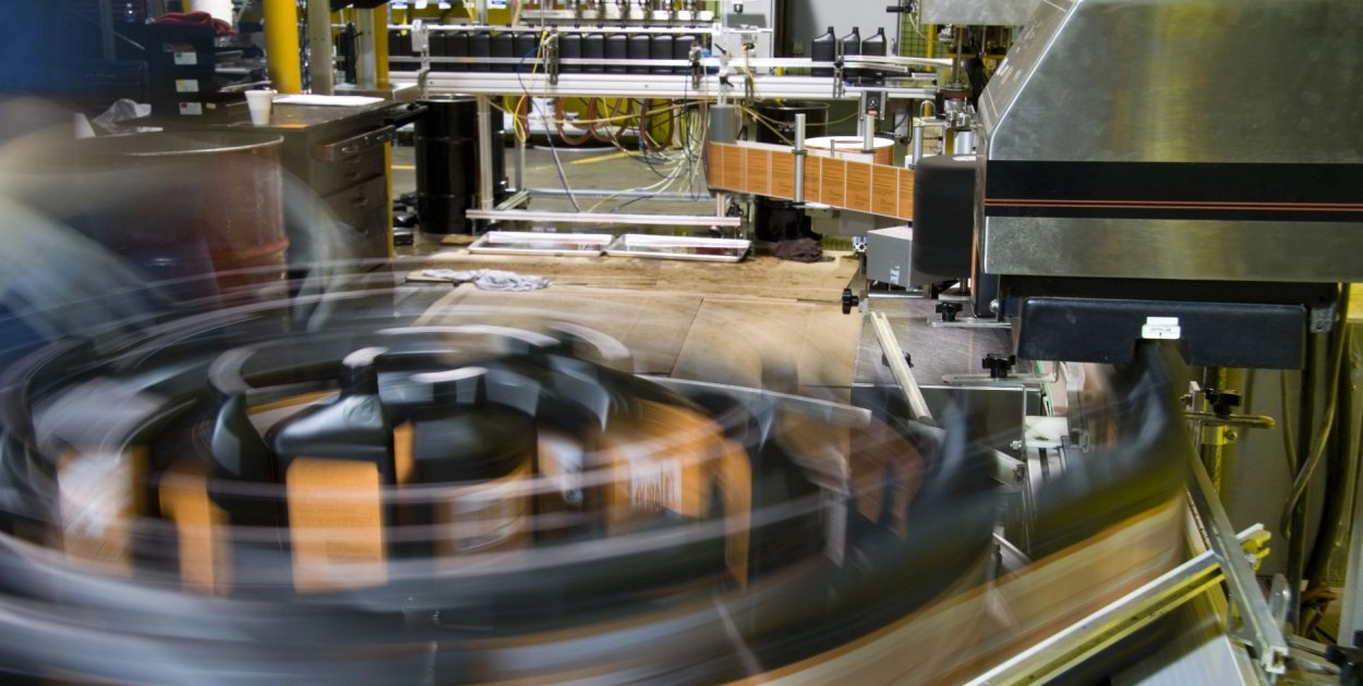 Jak lokalna firma produkcyjna poprawiła płynność finansową dzięki faktoringowi