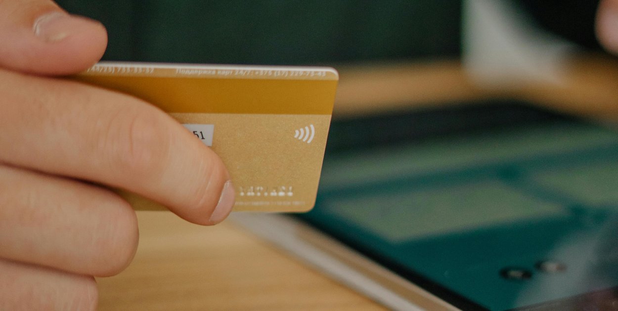 Od niszy do konieczności: jak cyfrowe platformy handlowe stały się dynamicznie roz