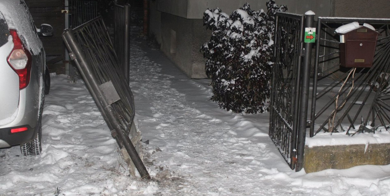 On staranował ogrodzenie, ona wjechała do rowu