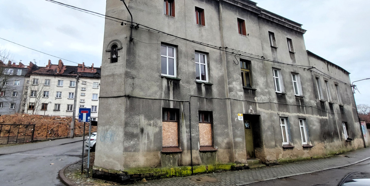 Tarnowskie Góry. Burmistrz chciał sprzedać kamienicę. Niech się lepiej...