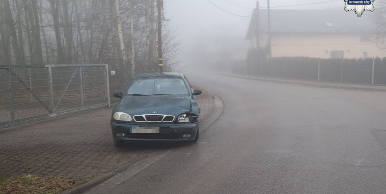 Powiat tarnogórski. Poranna mgła i zderzenie Daewoo z Peugeotem