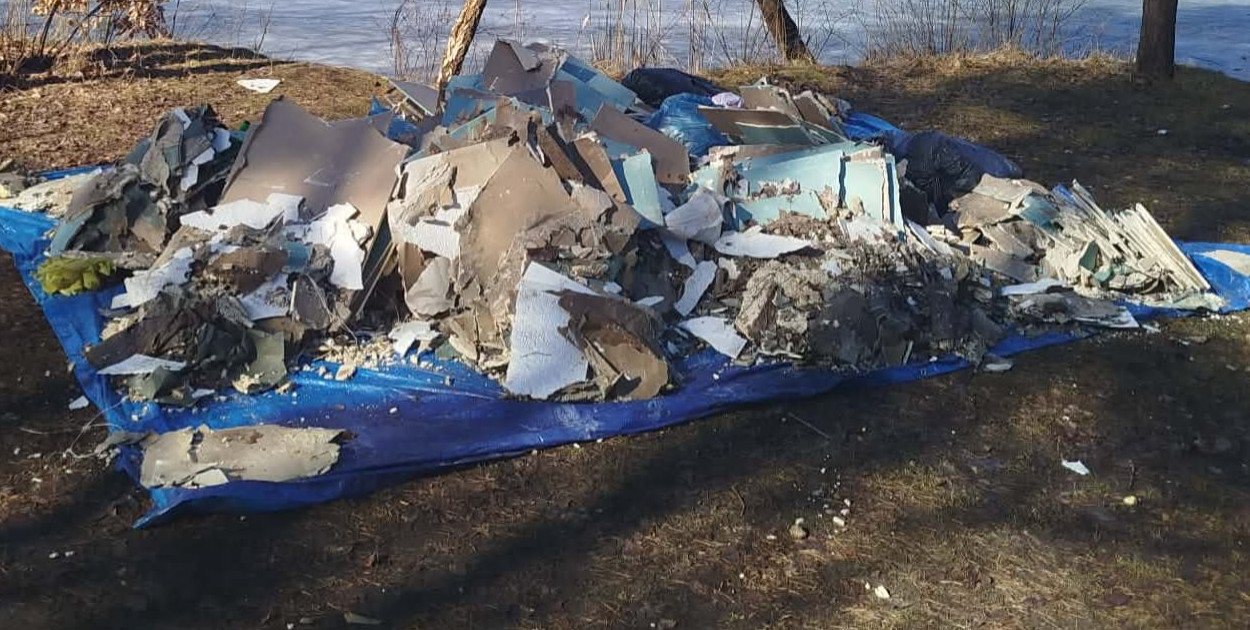 Poszukiwania sprawcy trwają. Może zapłacić sporo kasy