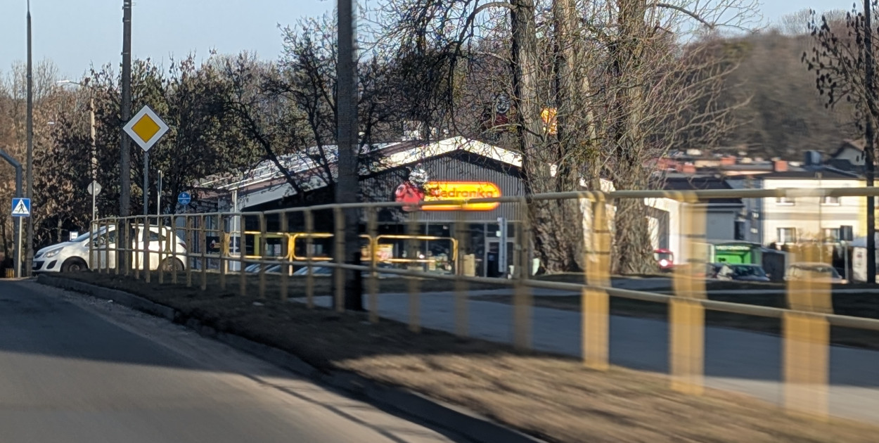 Osada Jana. Obserwował ją w Biedronce, zaatakował na ulicy. Policja namierzyła...