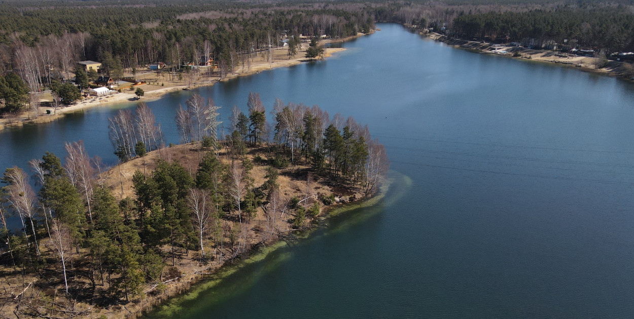 Sprzątanie nad zbiornikiem Nakło-Chechło. Wędkarze z Tarnowskich Gór...