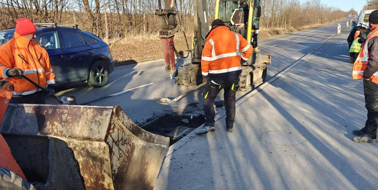 Problemy na ul. Knosały w Radzionkowie. Drogowcy zaczęli naprawę