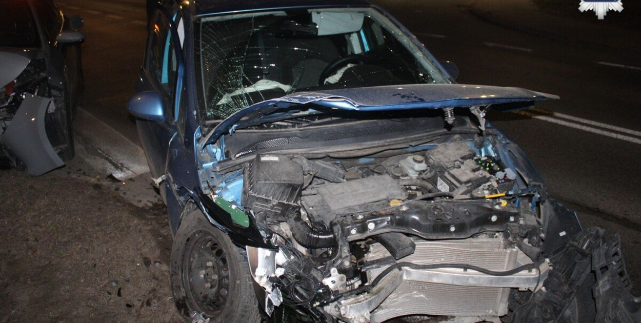 18-latek rozbił Volkswagena, pijacka awantura w Biedronce. Kronika