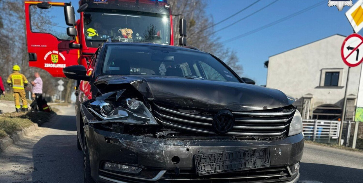 Powiat tarnogórski. Zderzenie trzech aut, kobieta w szpitalu