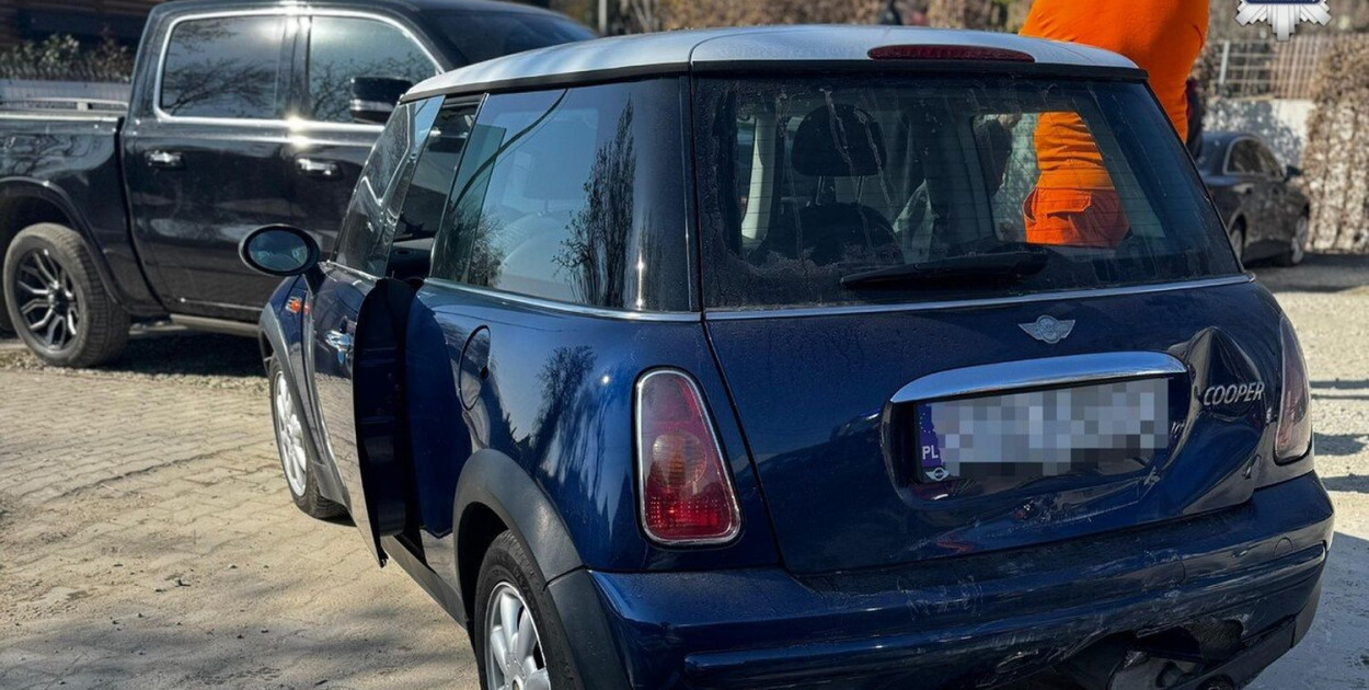 Powiat tarnogórski. Zderzenie trzech aut, kobieta w szpitalu