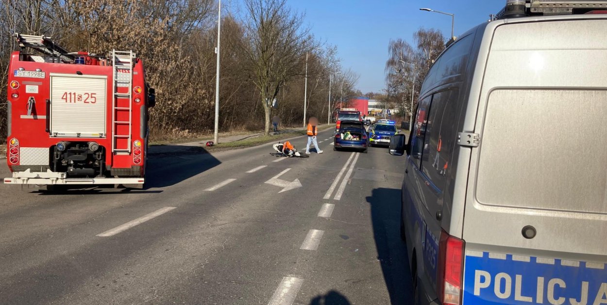Zderzenie dwóch samochodów i motocykla na ul. Objazdowej