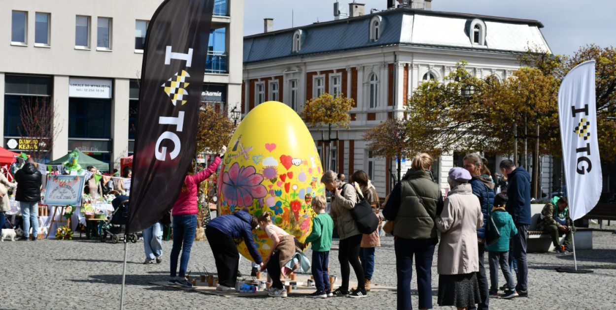 Tarnogórski Jarmark Wielkanocny 2026. Zające, ceramika i wielkie jajo
