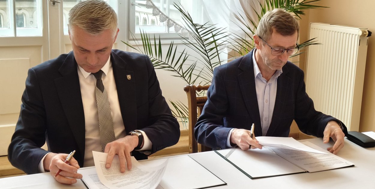 Świerklaniec. Remont dachu zabytku, na razie ma być projekt