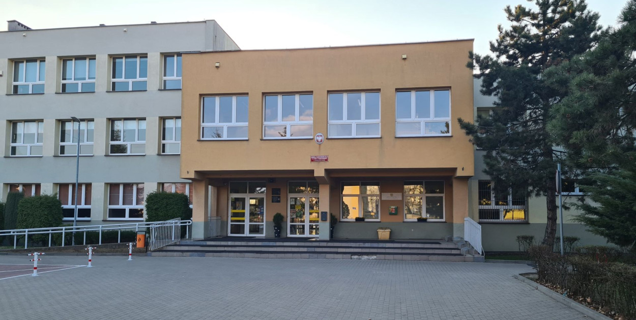 Tarnowskie Góry. Łączenie klas w SP nr 8. Radna pyta burmistrza o powody