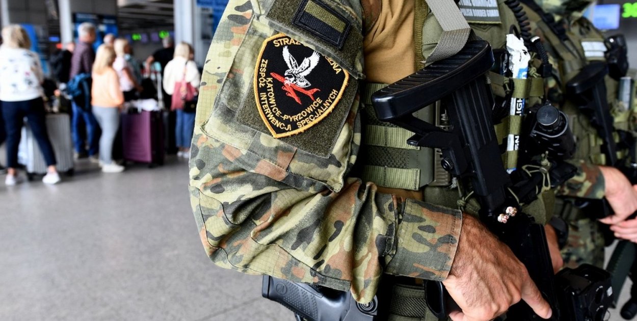 Lotnisko w Pyrzowicach. Mam materiały wybuchowe w bagażu!