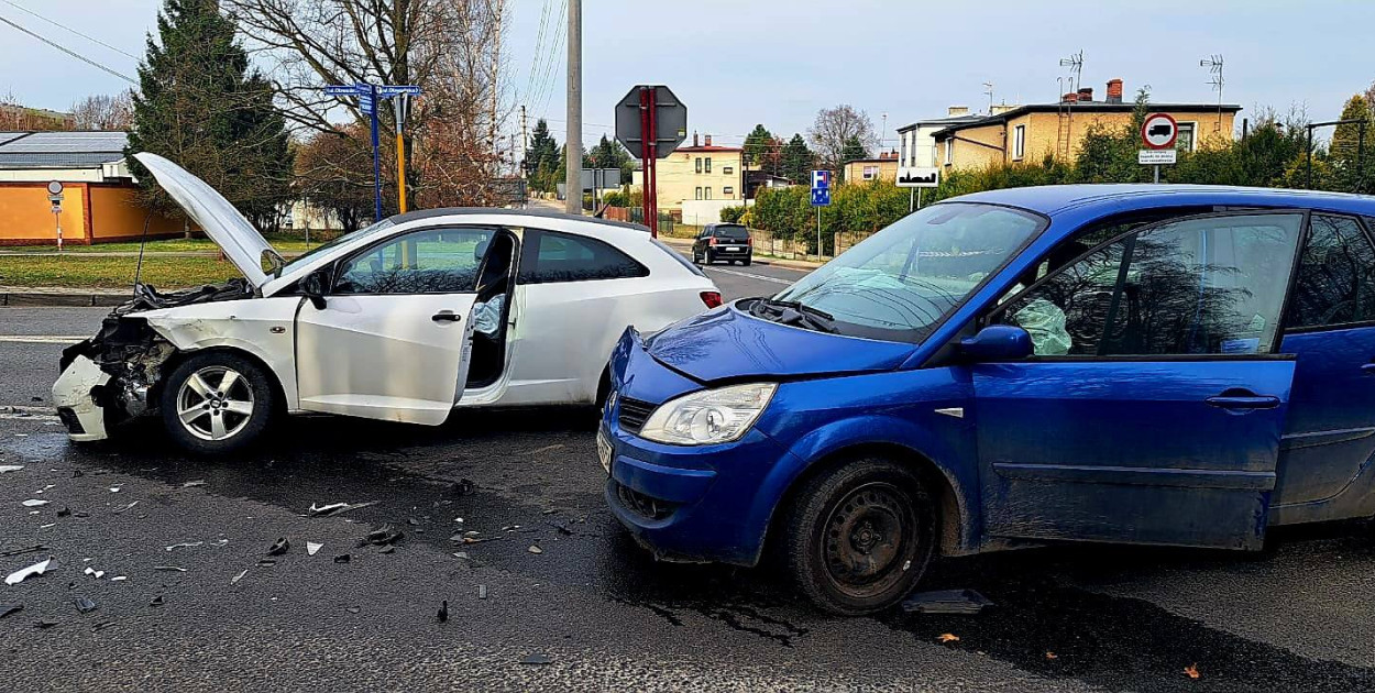 Tarnowskie Góry. Wjechała Seatem w Renault. Poranne utrudnienia