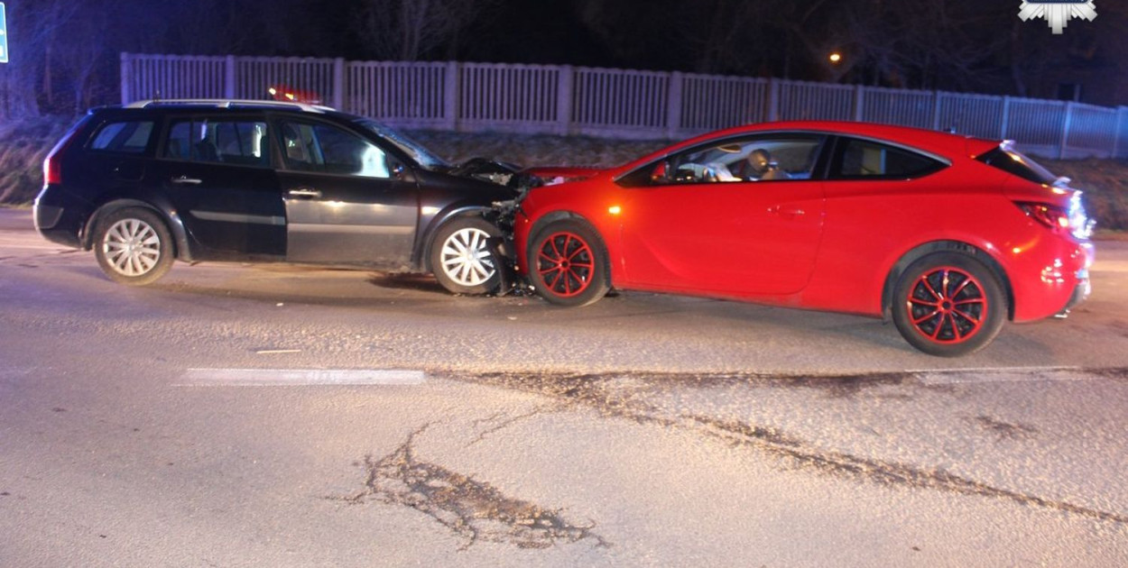 Powiat tarnogórski. 18-latek doprowadził do zderzenia czołowego