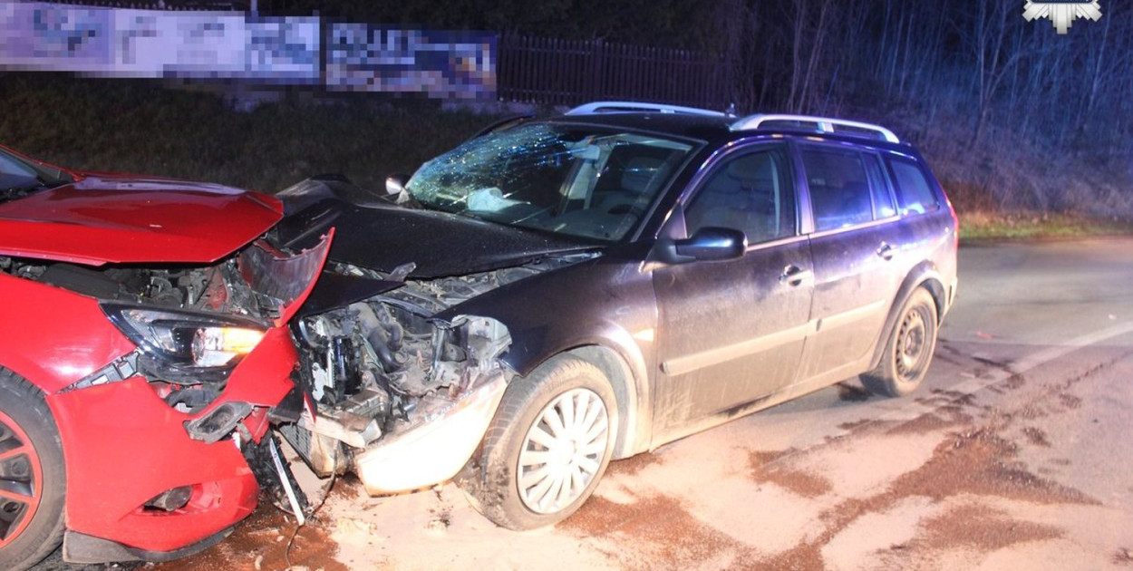 Powiat tarnogórski. 18-latek doprowadził do zderzenia czołowego