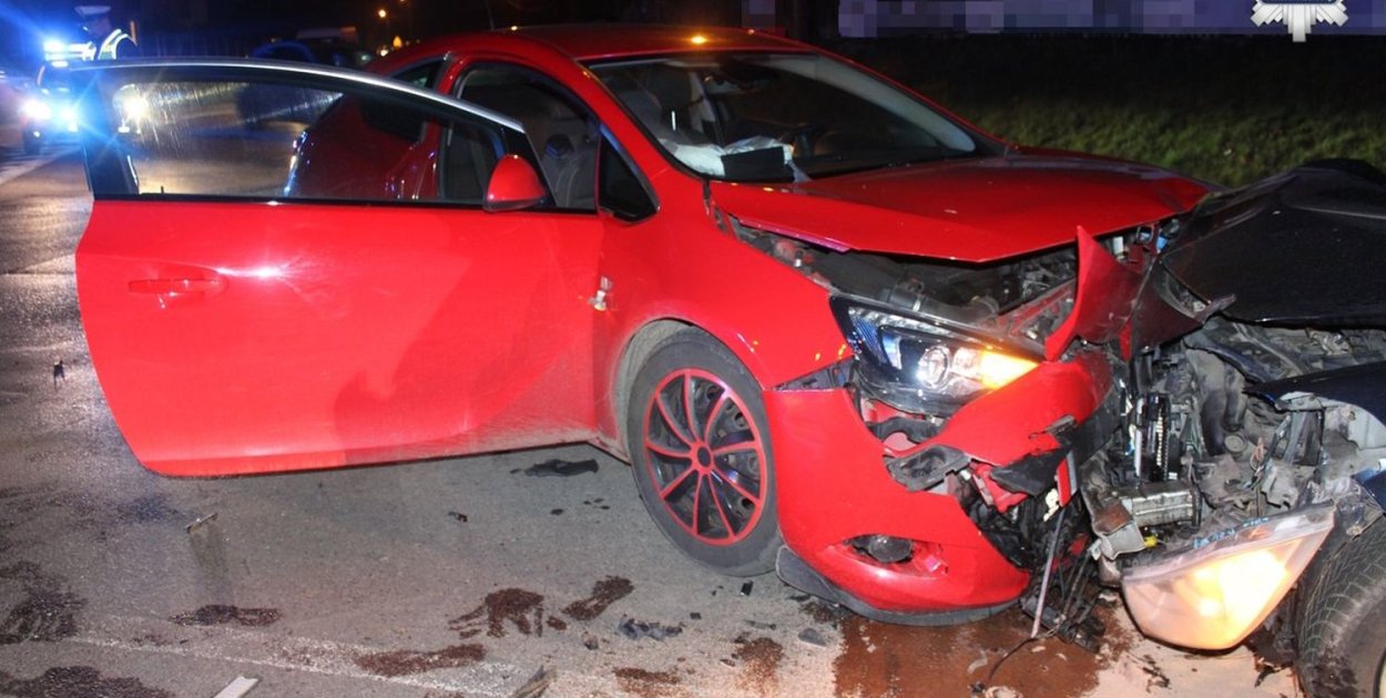 Powiat tarnogórski. 18-latek doprowadził do zderzenia czołowego