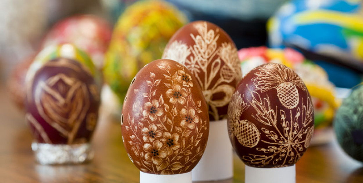 Tradycja kroszonkarstwa na Górnym Śląsku: znaczenie kolorów wielkanocnych jaj
