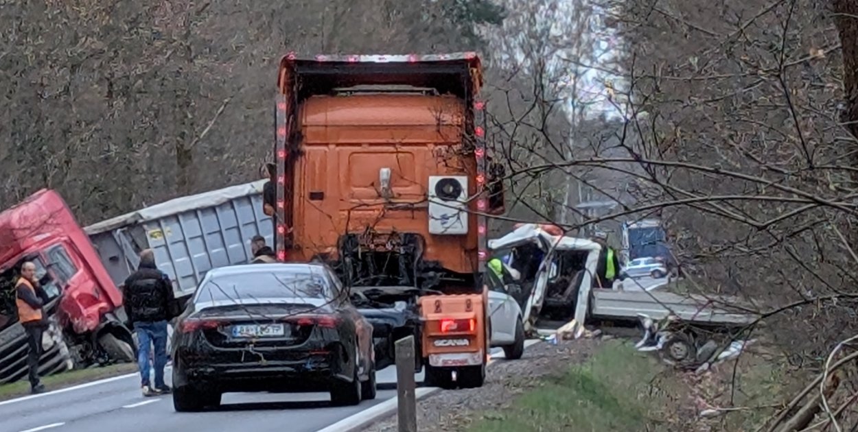 Świerklaniec. Wypadek na DK 78. Jedna osoba nie żyje, dwie trafiły do szpitala