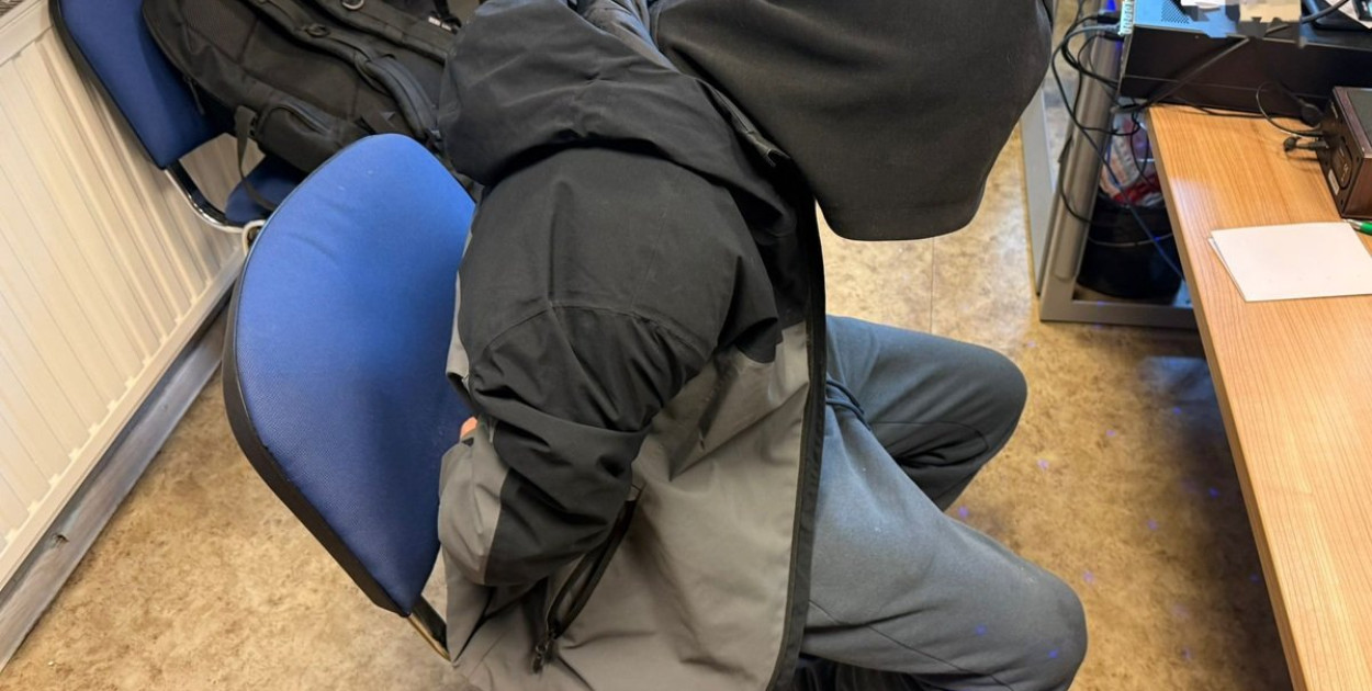 Ukradł skarbonę z kościoła. Razem ze stołem