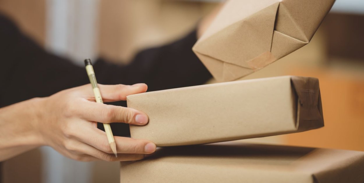 Jak obniżyć koszty w dużym sklepie internetowym? Sprawdź ofertę hurtową i doradztw