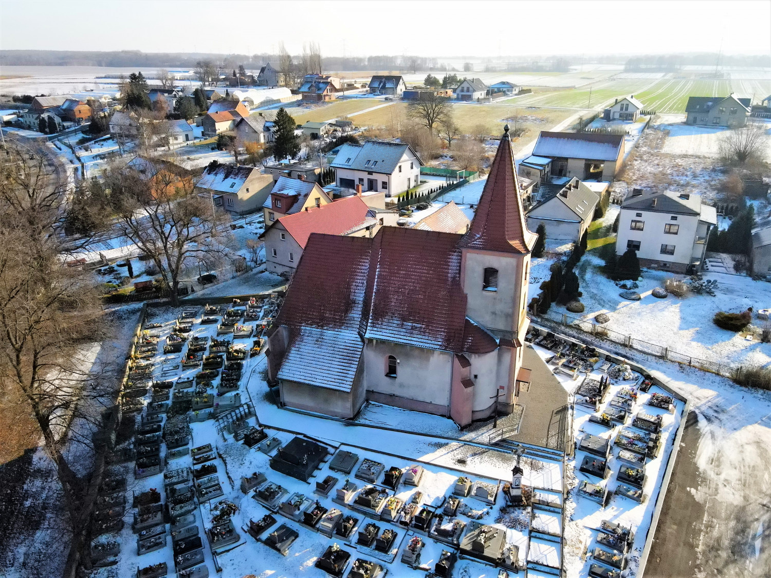 W 2007 r. w kościele odkryto średniowieczne malowidła. Mają one charakter