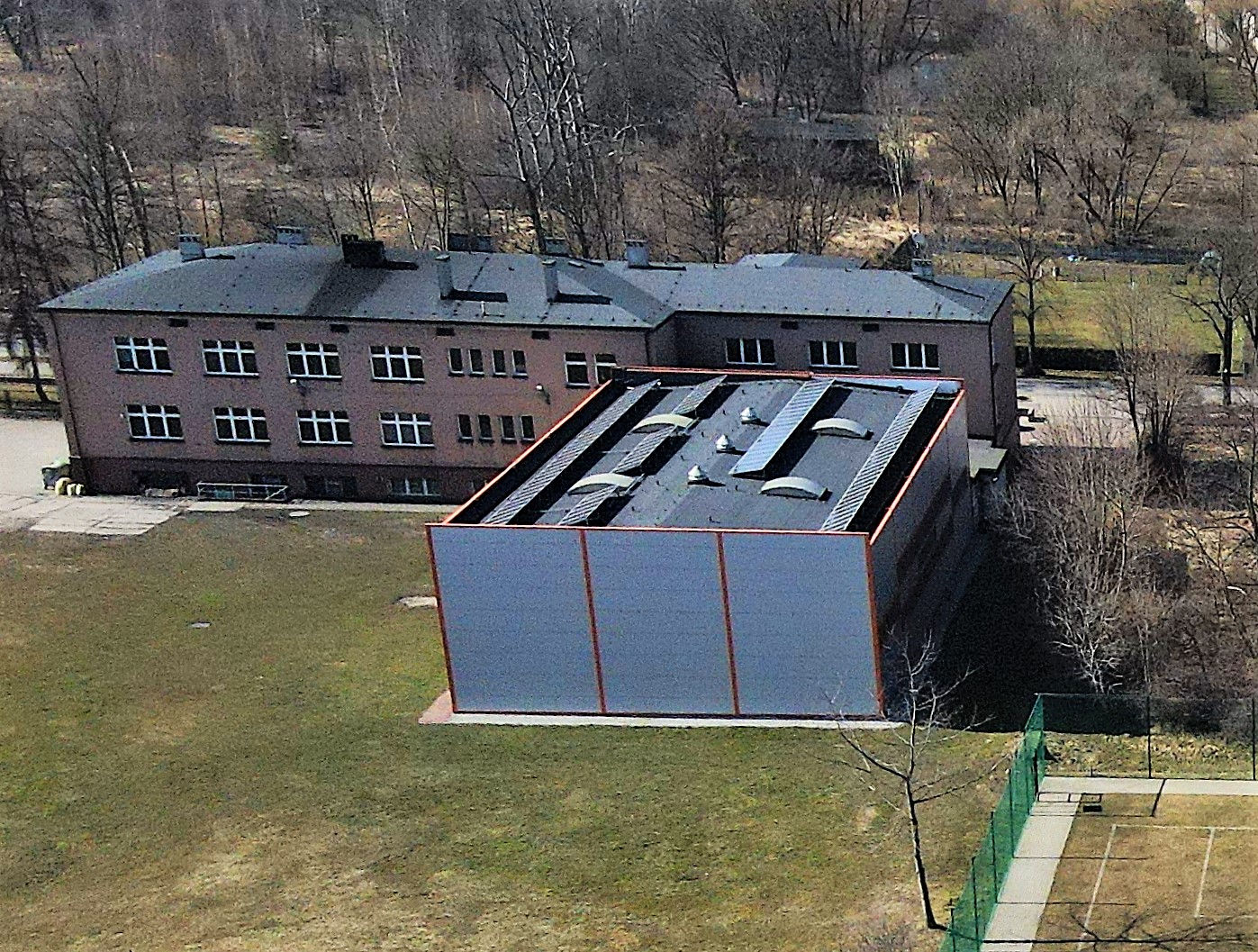 Zespół Szkolno-Przedszkolny w Miedarach (gmina Zbrosławice). Zdjęcei wykonano wiosną tego roku. Fot. Jarosław Myśliwski