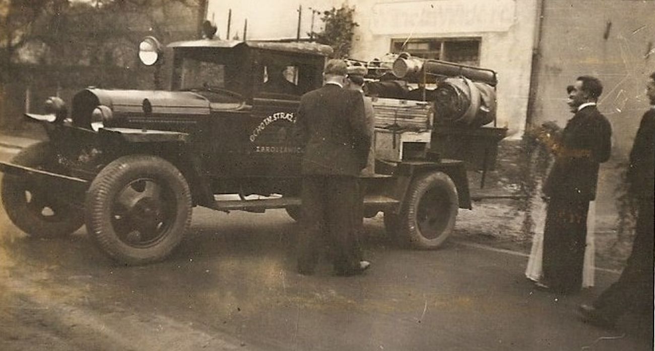 Ten samochód był w latach 50. XX w. chlubą zbrosławickich strażaków. Fot. Archiwum OSP Zbrosławice Ten samochód był w latach 50. XX w. chlubą zbrosławickich strażaków. Fot. Archiwum OSP Zbrosławice
