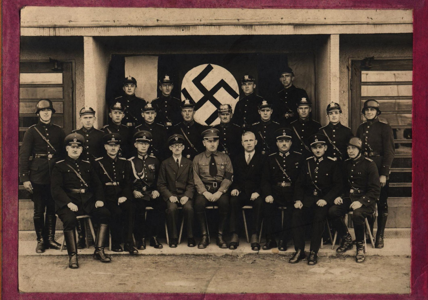 Straż pożarna w Zbrosławicach we wrześniu 1934 r. Fot. Archiwum OSP Zbrosławice Straż pożarna w Zbrosławicach we wrześniu 1934 r. Fot. Archiwum OSP Zbrosławice