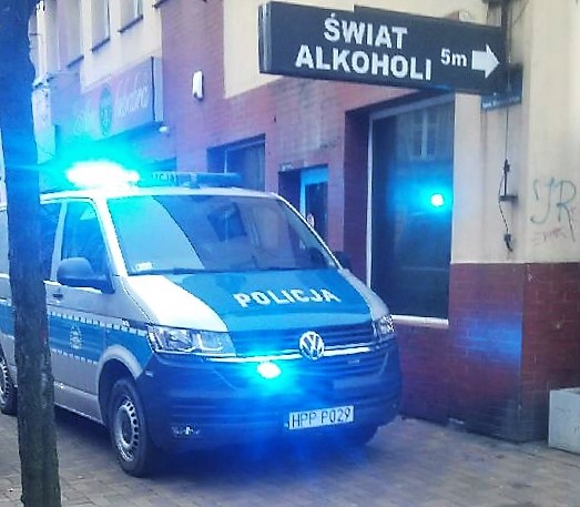 Dzisiaj w Piekarach Śląskich wezwano straż pożarną do pożaru w mieszkaniu. Fot. Marcin Grunt