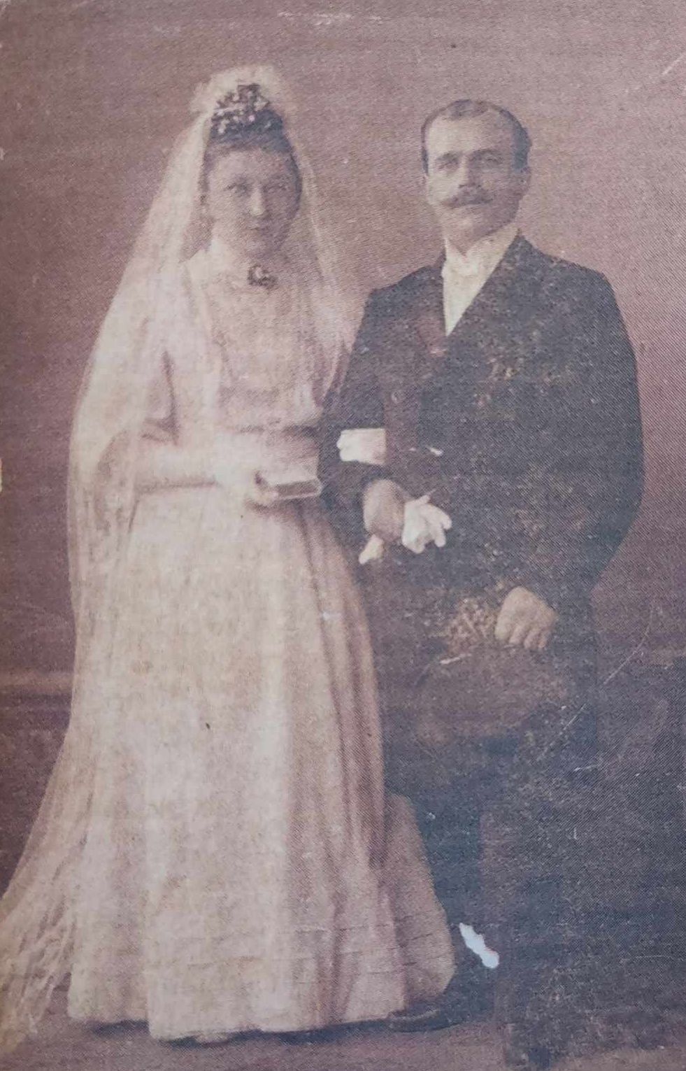 Założyciele piekarni: Anna i Jan Bączkowiczowie Założyciele piekarni: Anna i Jan Bączkowiczowie.