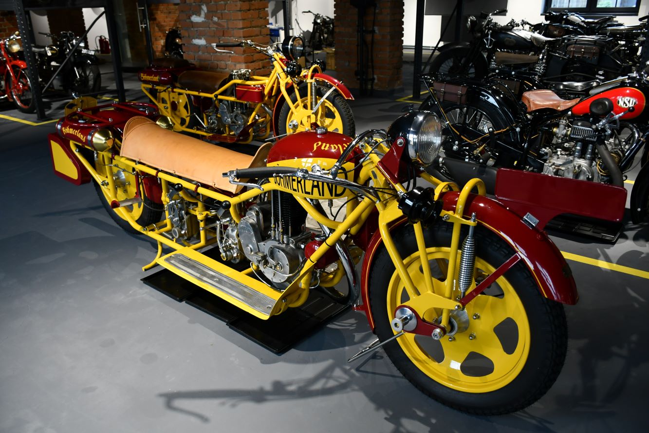 Böhmerland, znany też pod nazwą Cechie, to czeski motocykl produkowany od 1924 do 1939, do wybuchu drugiej wojny światowej. Pomimo swojej długości był całkiem szybki: jego prędkość maksymalna wynosiła 121 km/h