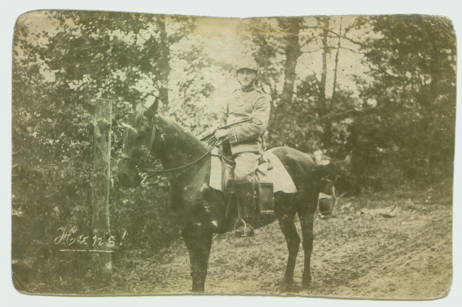 Theodor Stanitzek, kawalerzysta 11 Pułku Strzelców Konnych Cesarstwa Niemieckiego na koniu Hans. Fulda, 1917 r. Fot. Ze zbiorów Muzeum w Tarnowskich Górach