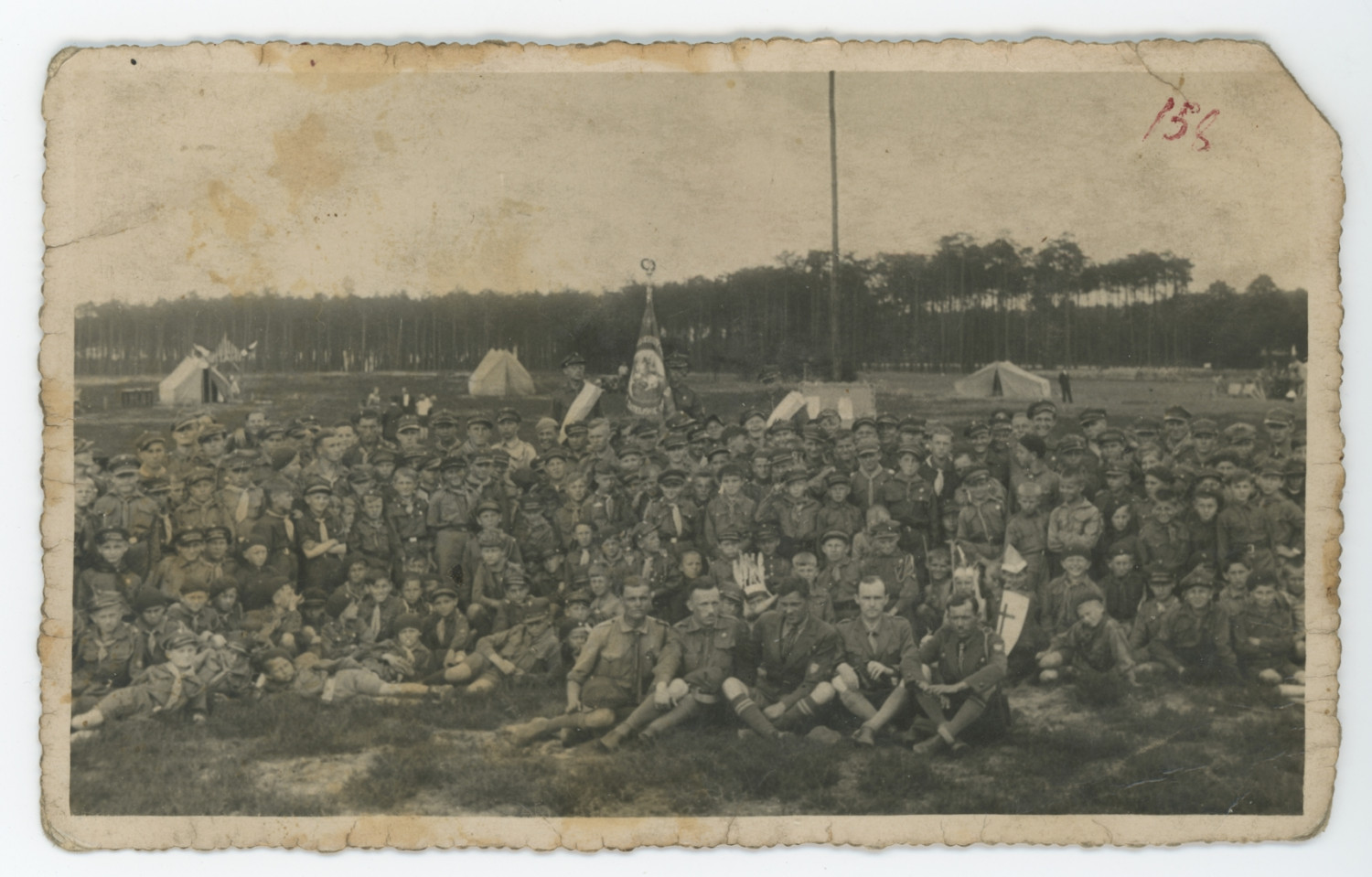 Obóz harcerski w Lasowicach. Fot. ze zbiorów Muzeum w Tarnowskich Górach Obóz harcerski w Lasowicach. Fot. ze zbiorów Muzeum w Tarnowskich Górach
