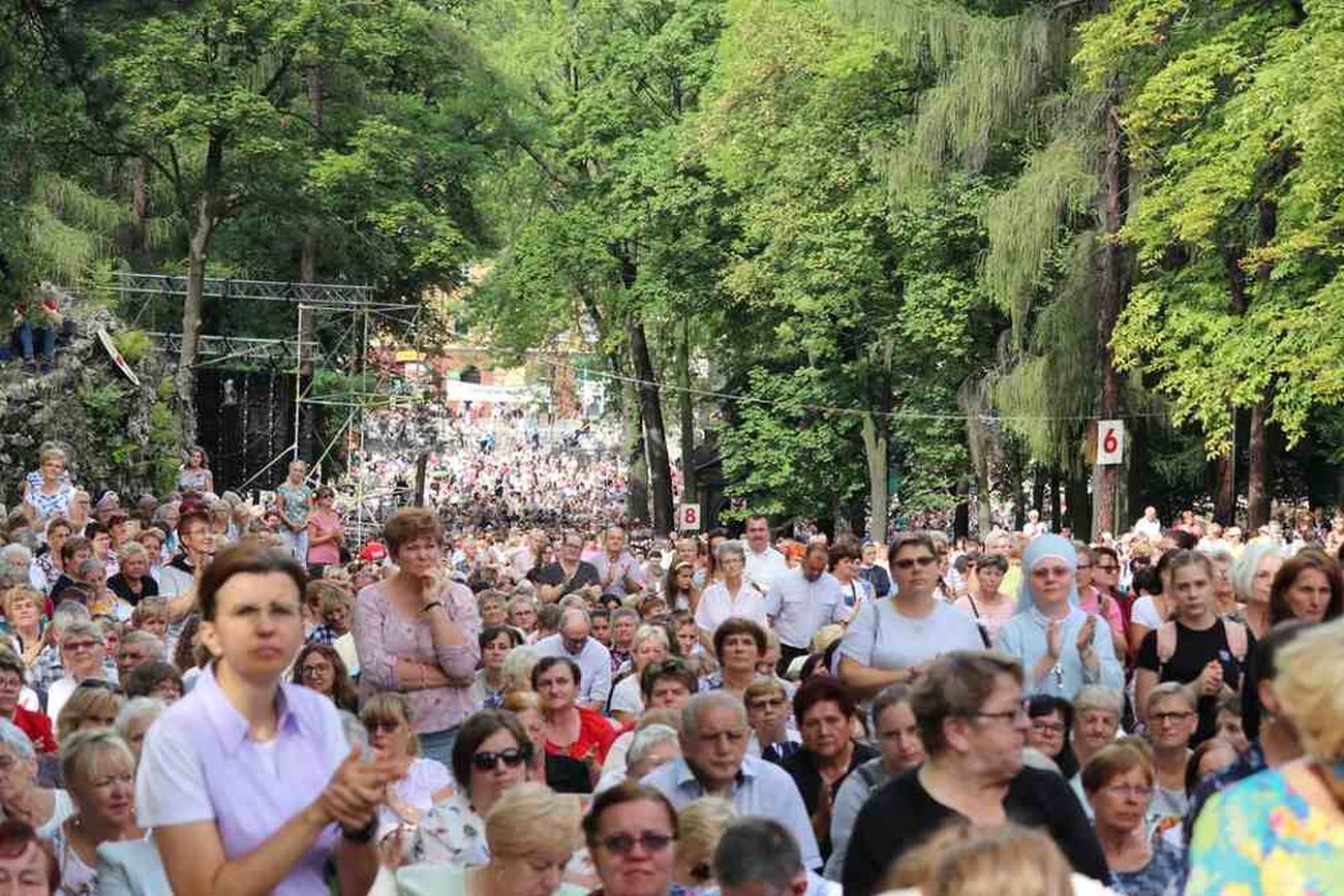 W tamtych czasach uważano, że to pielgrzymka do Piekar Śląskich zakończyła zarazę. Fot. archiwum UM Piekary Śląskie W tamtych czasach uważano, że to pielgrzymka do Piekar Śląskich zakończyła zarazę. Fot. archiwum UM Piekary Śląskie